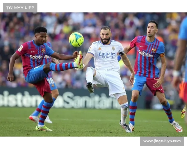 西甲焦点战：巴萨迎战皇马，梅西与本泽马对决引爆经典德比